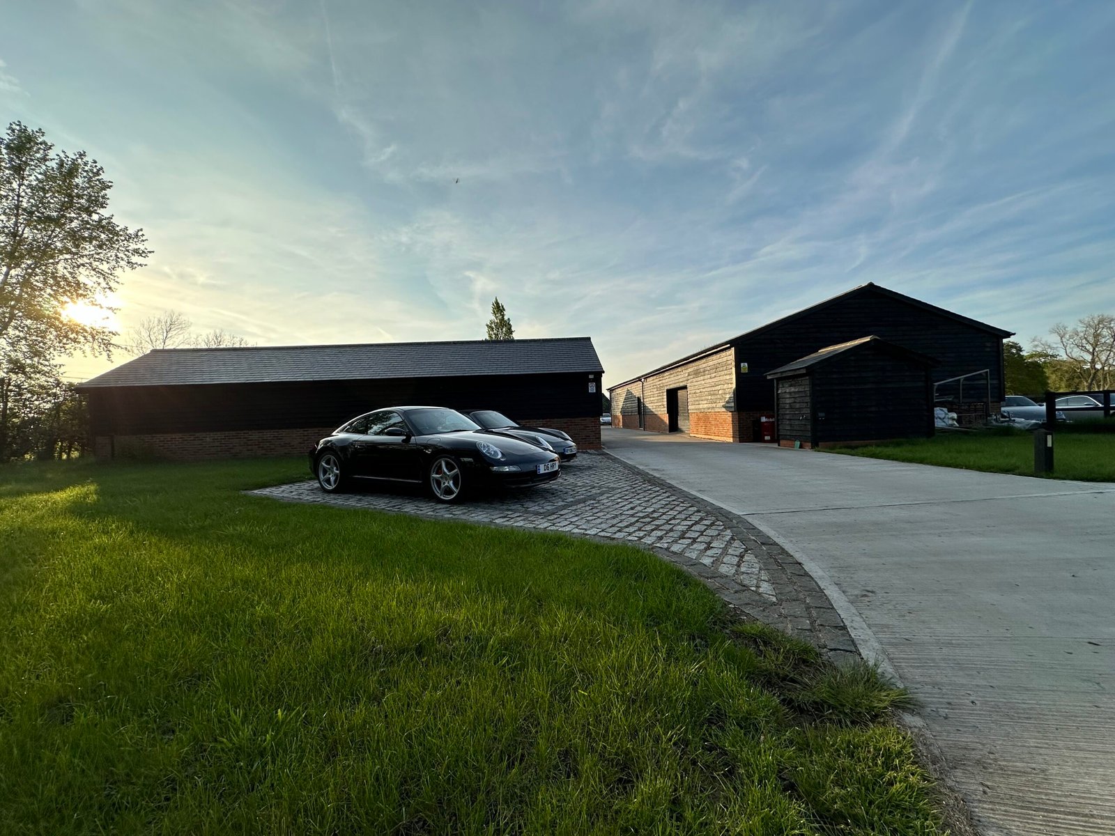 Read more about the article Discover Classic Porsche Service: A Review of FriendsGreenPorsche UK – Independent Porsche Specialist